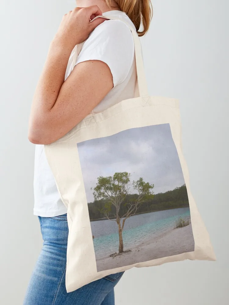 Women Bags Australia - شجرة في بحيرة ماكنزي، جزيرة فريزر،