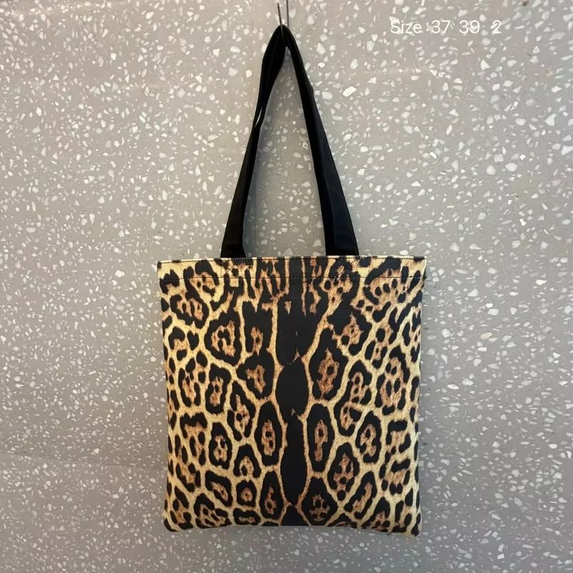 Shopper Tote Canvas - حقيبة كتف نسائية خفيفة الوزن بتصميم