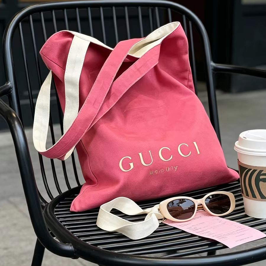 حقيبة يد نسائية من قماش GUCCI  - مراجعة Shopper Tote Canvas وسعره